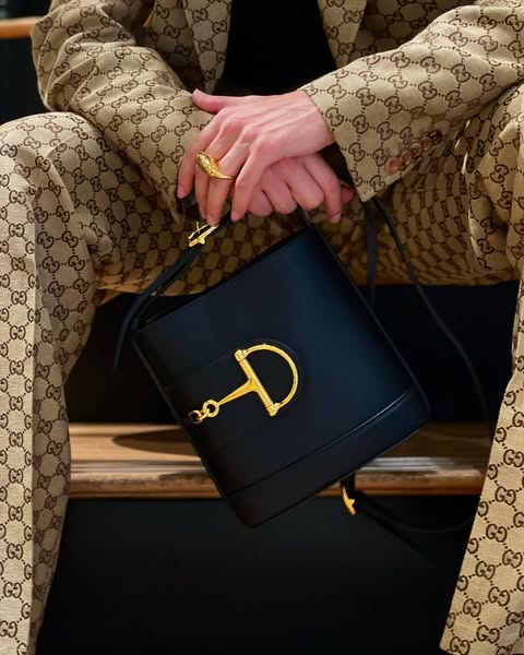 GUCCI small horsebit embellished leather bucket bag