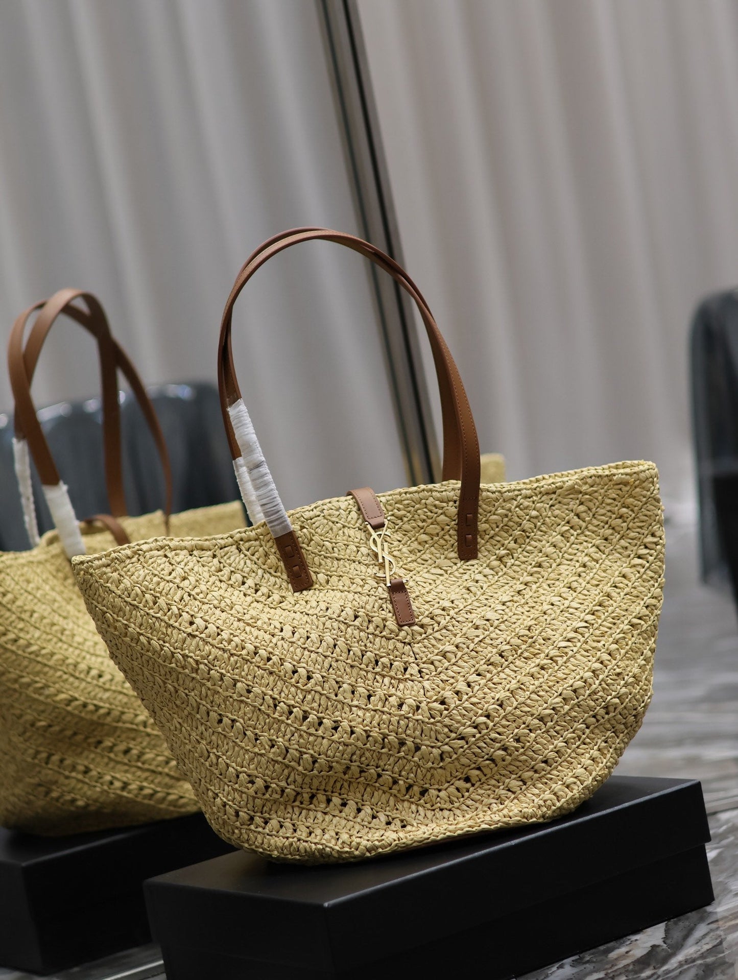 YSL PANIER MEDIUM IN RAFFIA AND VEGETABLE-TANNED LEATHER